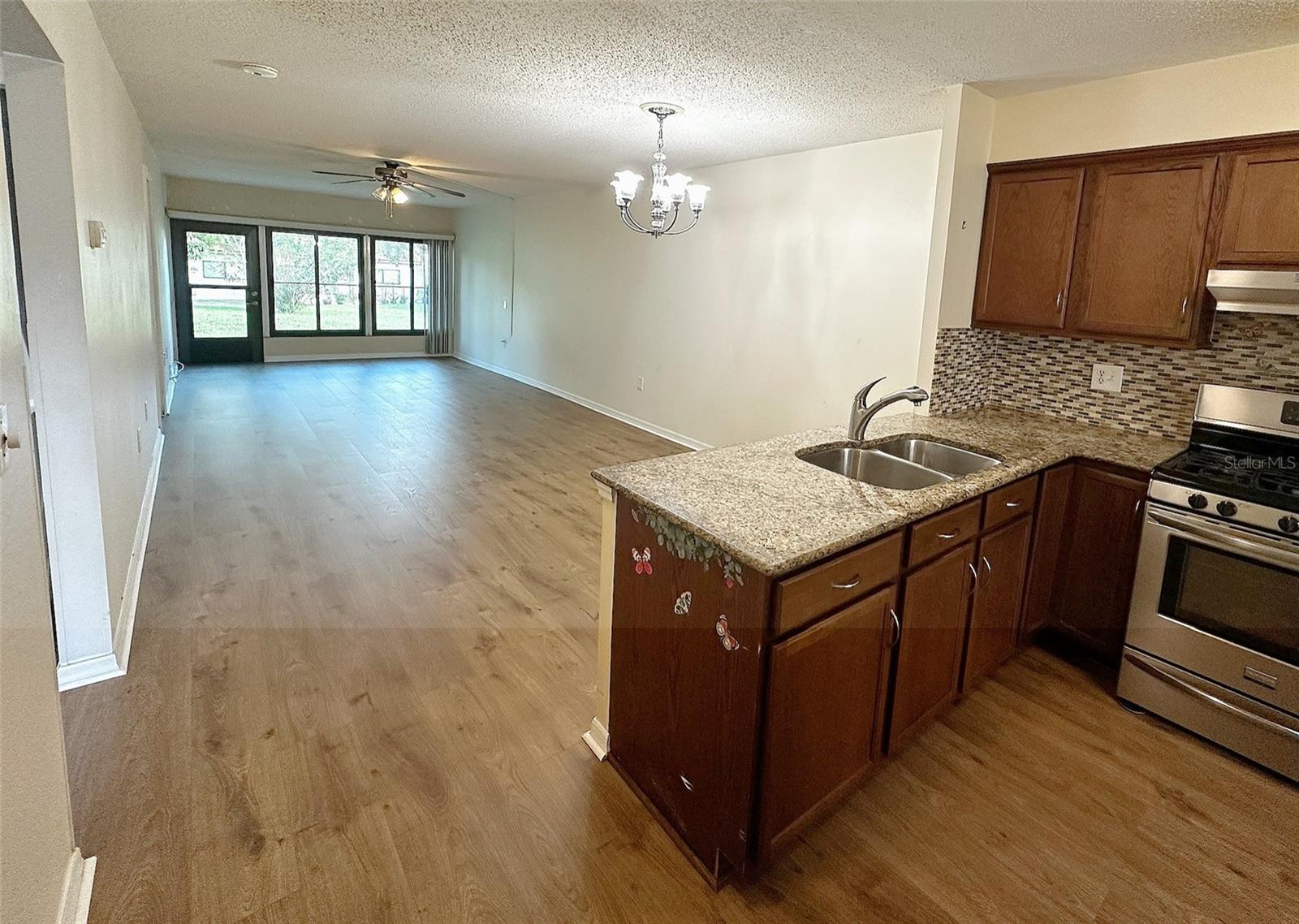 1279 MISSION HILLS BLVD — photo 3
