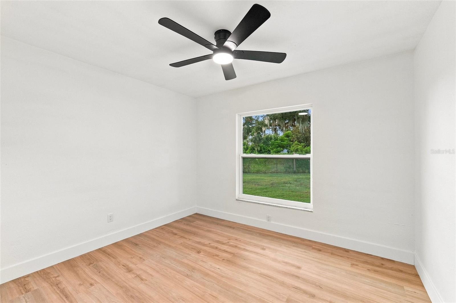 607 WILLOW CT — photo 23