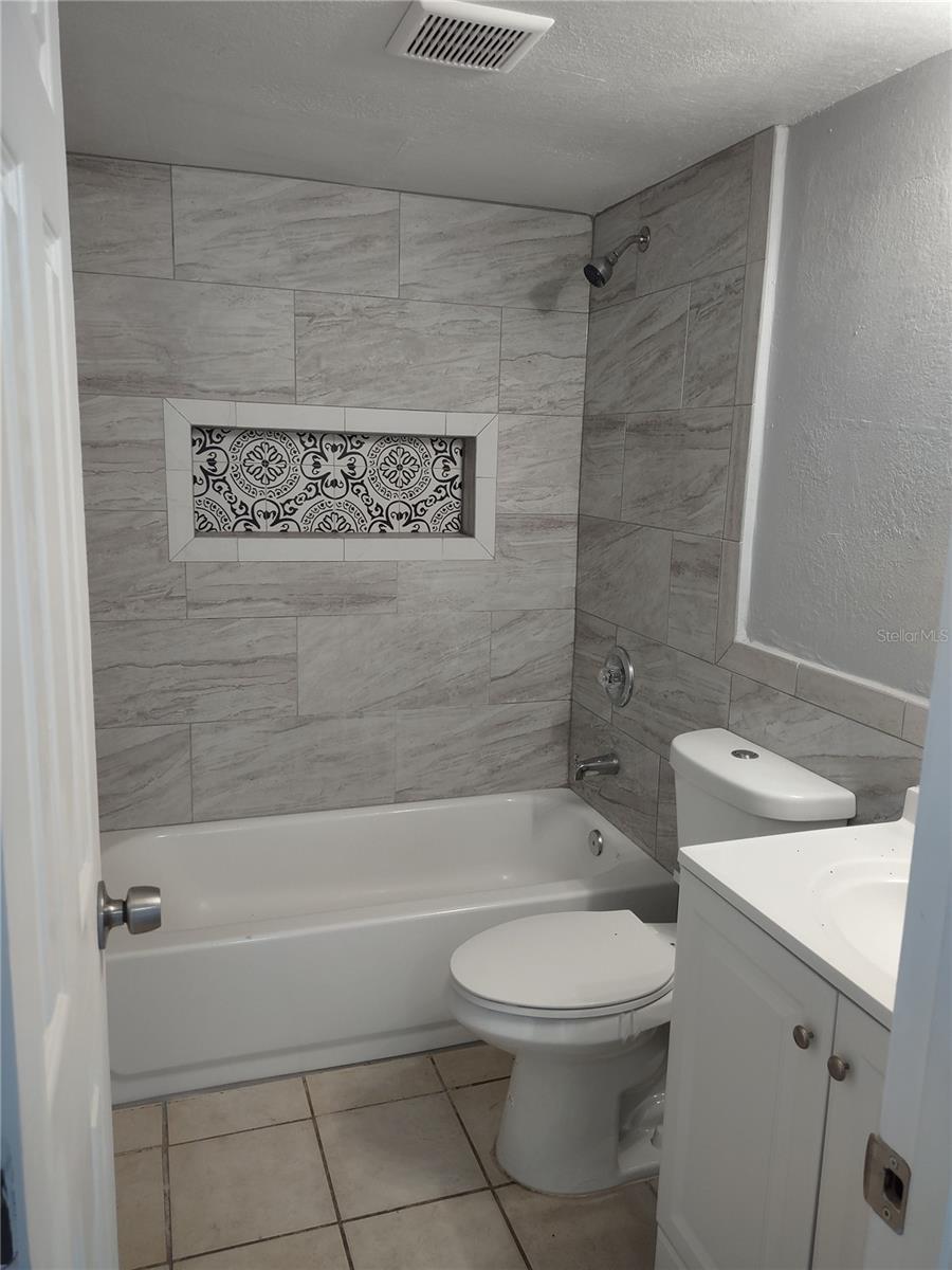 5716 N LINCOLN AVE #C — photo 2