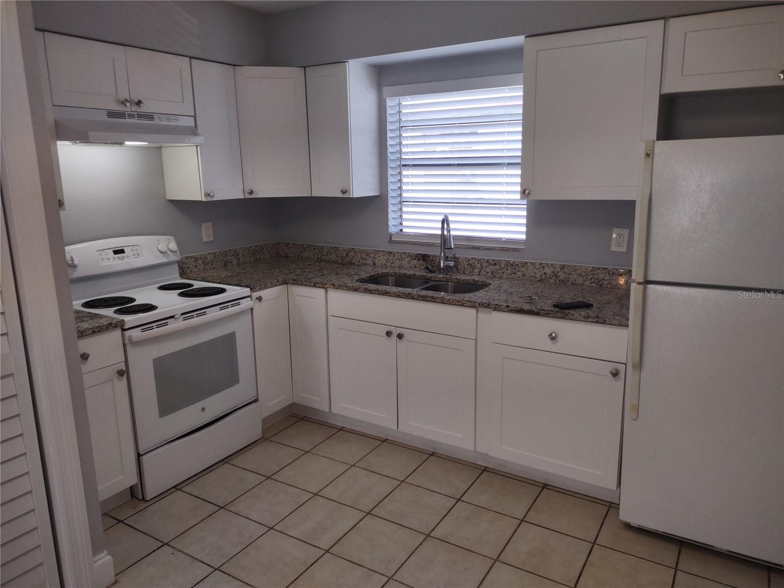 5716 N LINCOLN AVE #C — photo 5