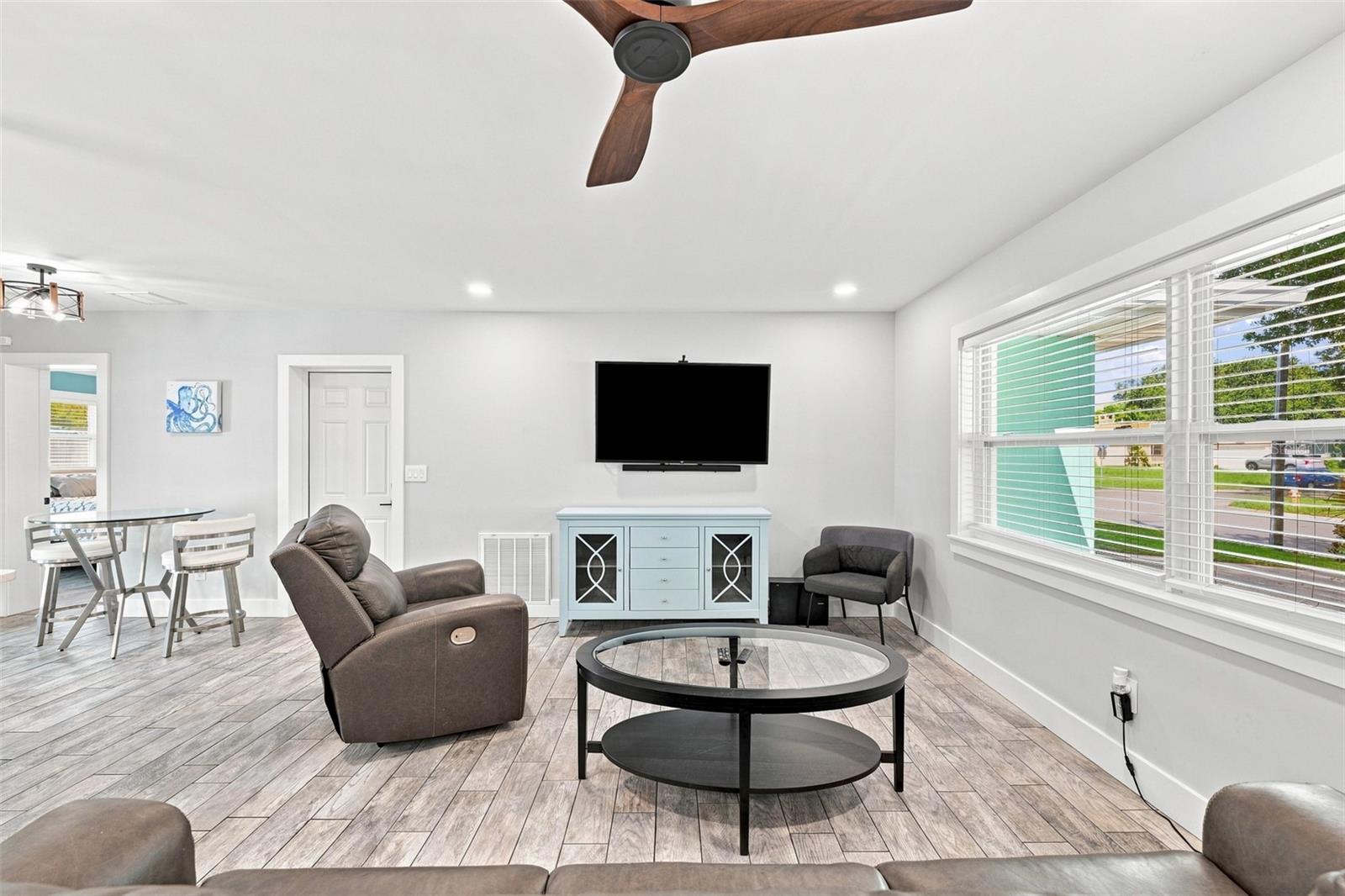 1359 HOWARD ST — photo 13