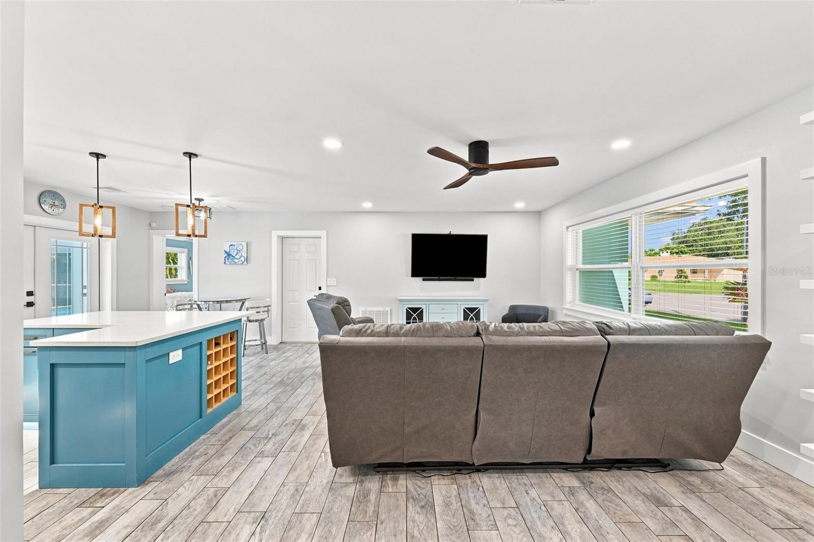 1359 HOWARD ST — photo 12