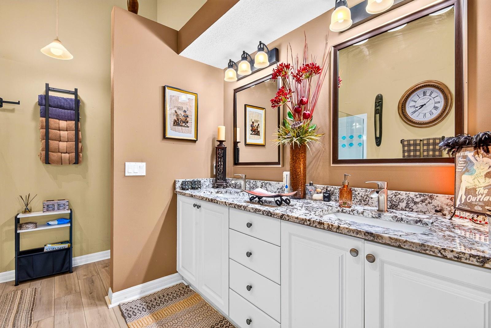 7124 MELROSE PL — photo 37