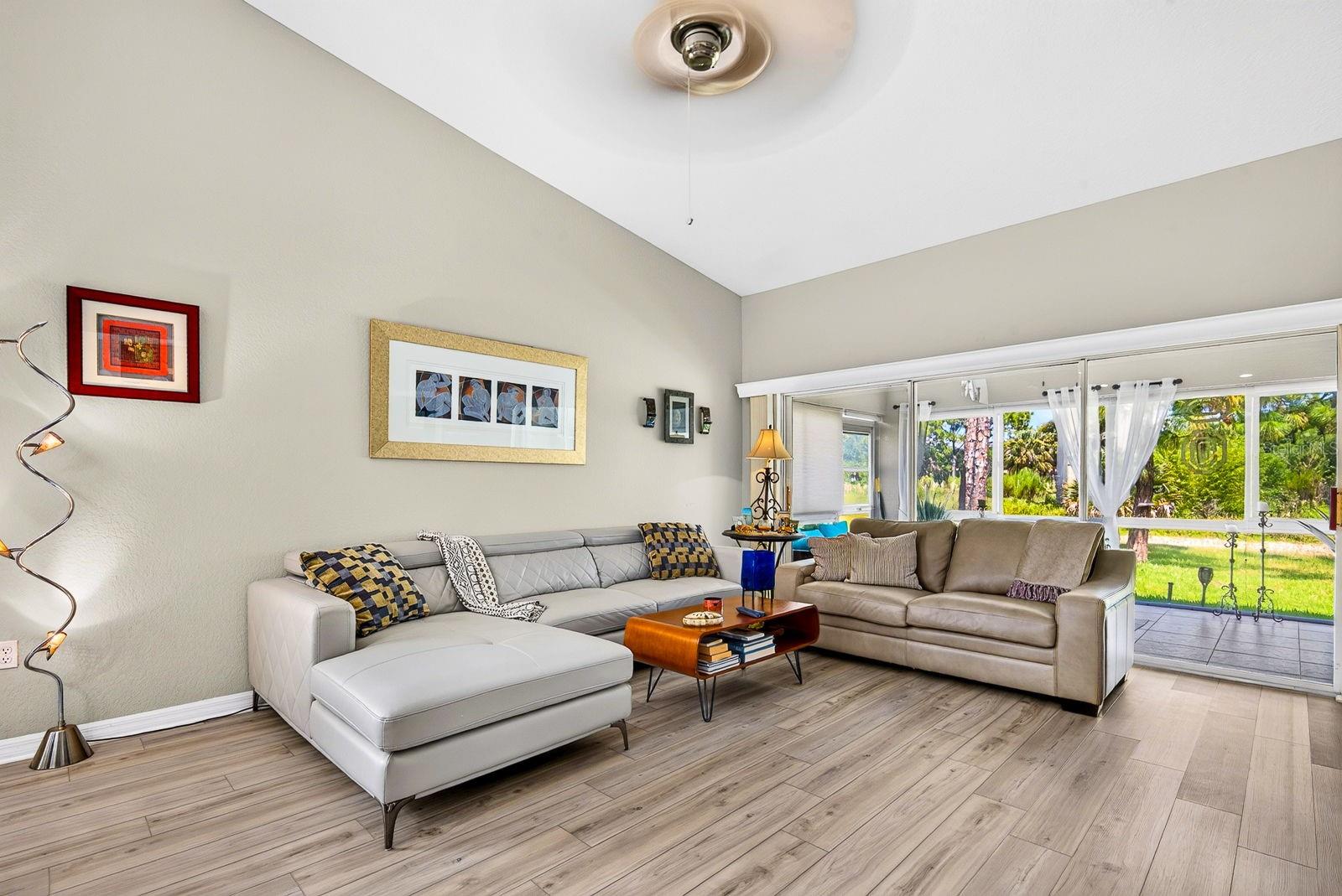 7124 MELROSE PL — photo 25