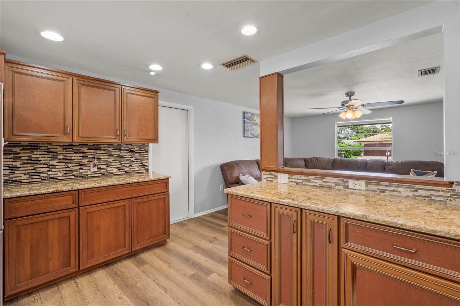 4018 DYER LN — photo 8