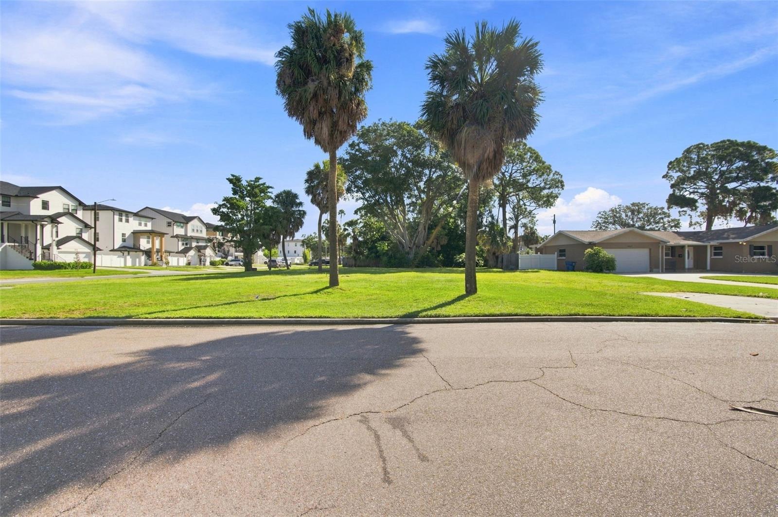 4647 VENETIAN BLVD NE — photo 9