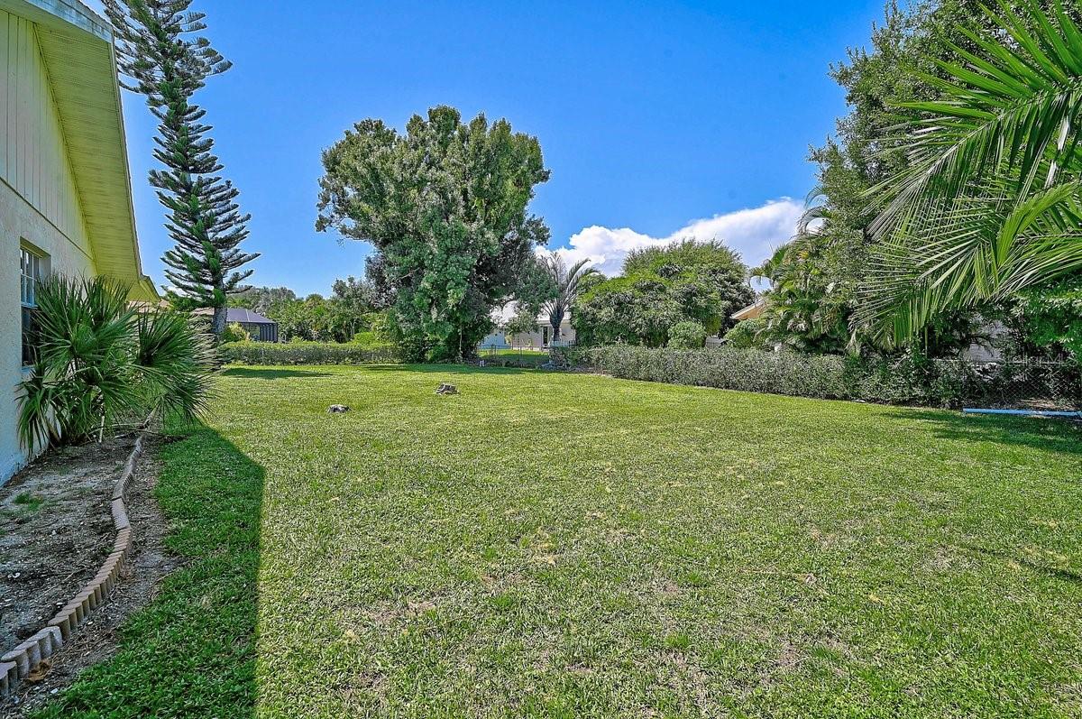 1113 DERIAN PL — photo 31