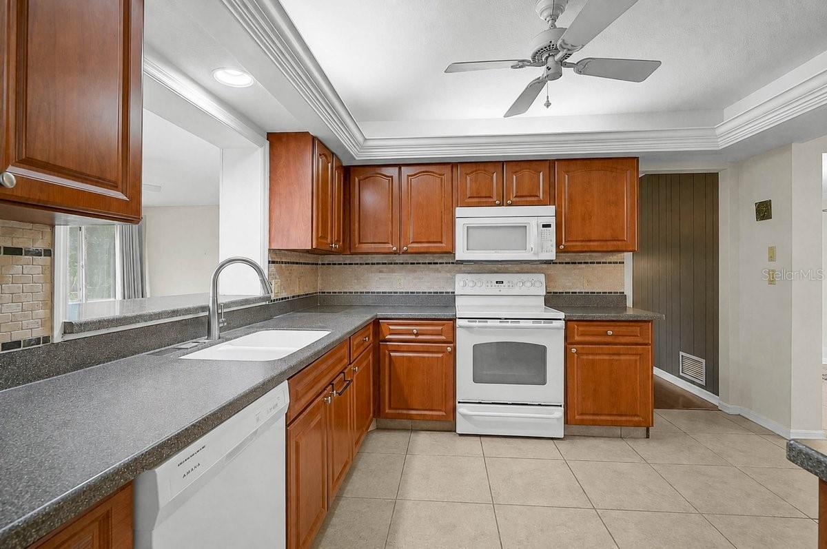 1113 DERIAN PL — photo 10