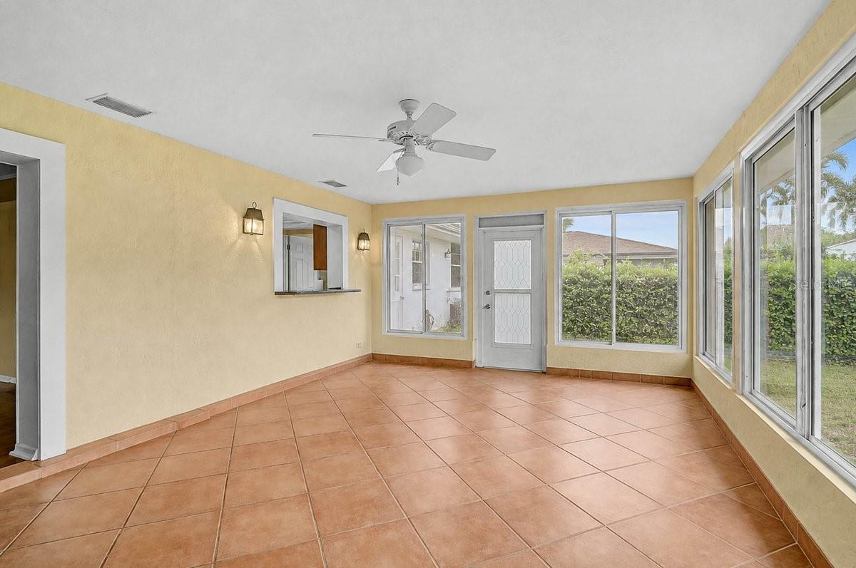 1113 DERIAN PL — photo 27