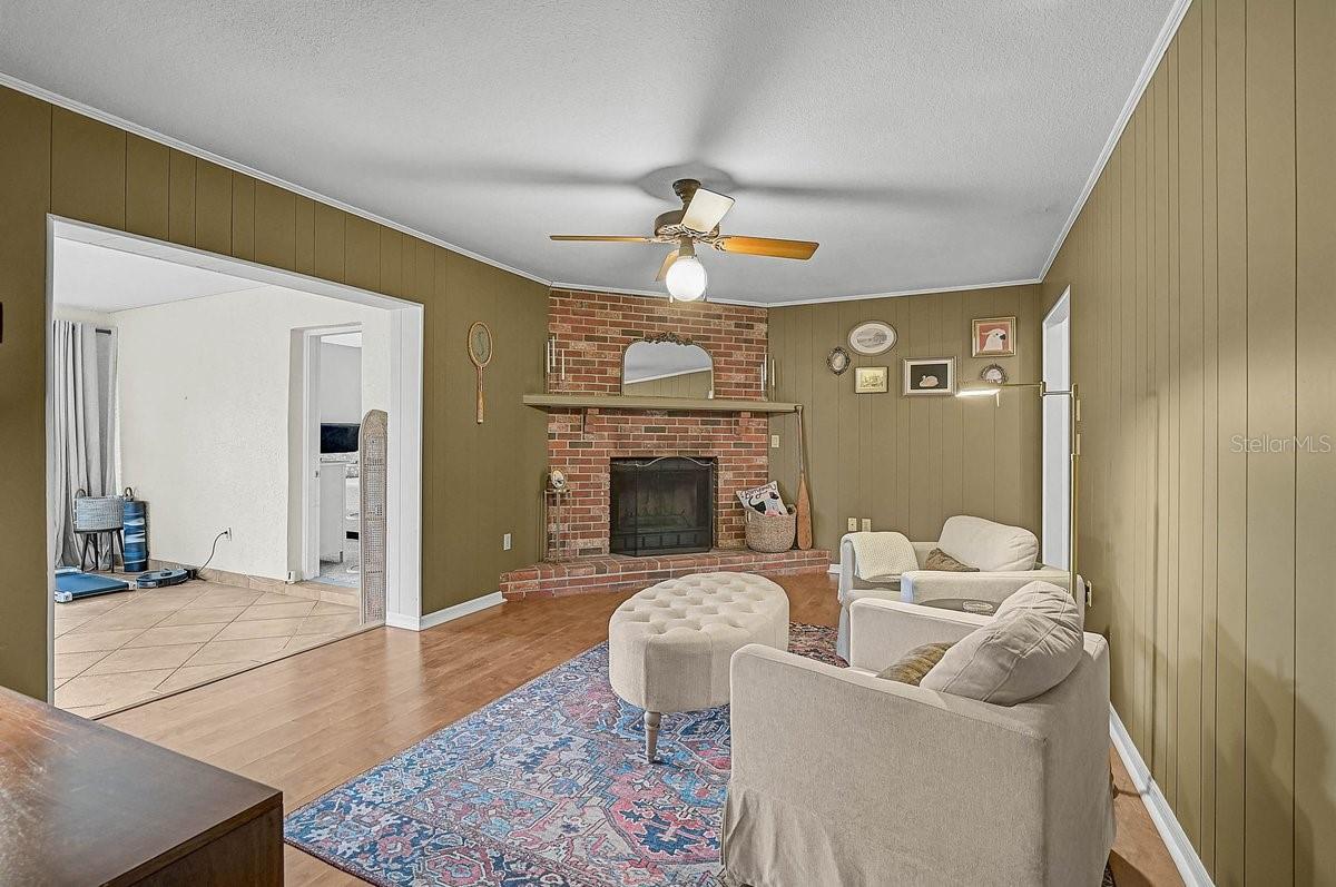 1113 DERIAN PL — photo 15