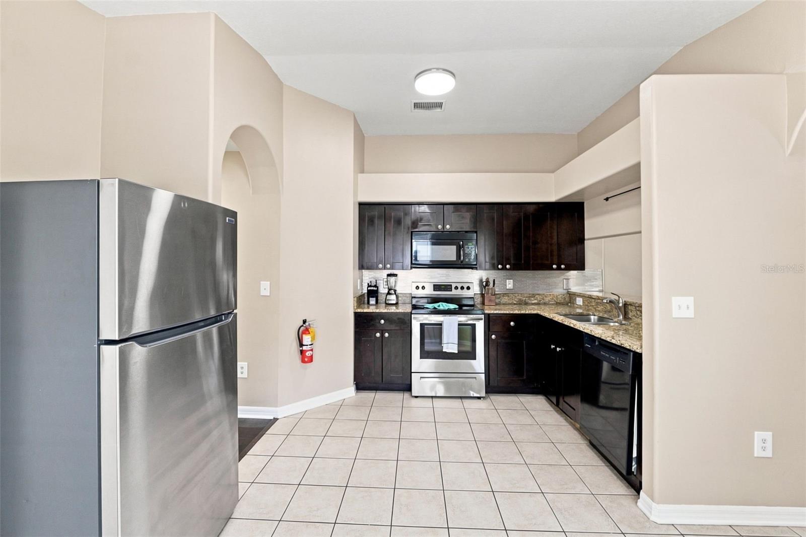 6817 ARAMON CT — photo 9