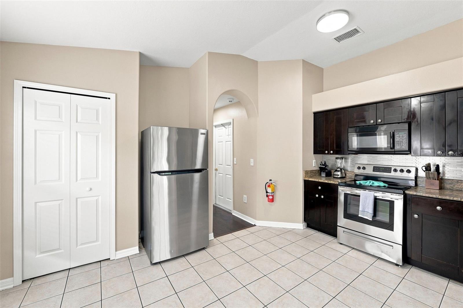 6817 ARAMON CT — photo 10