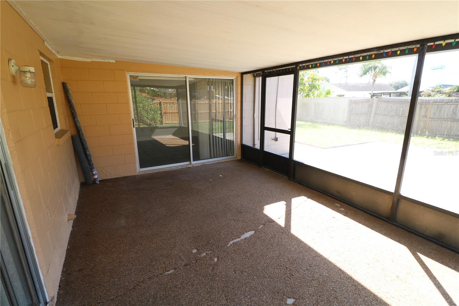 5017 OAKSHIRE DR — photo 37