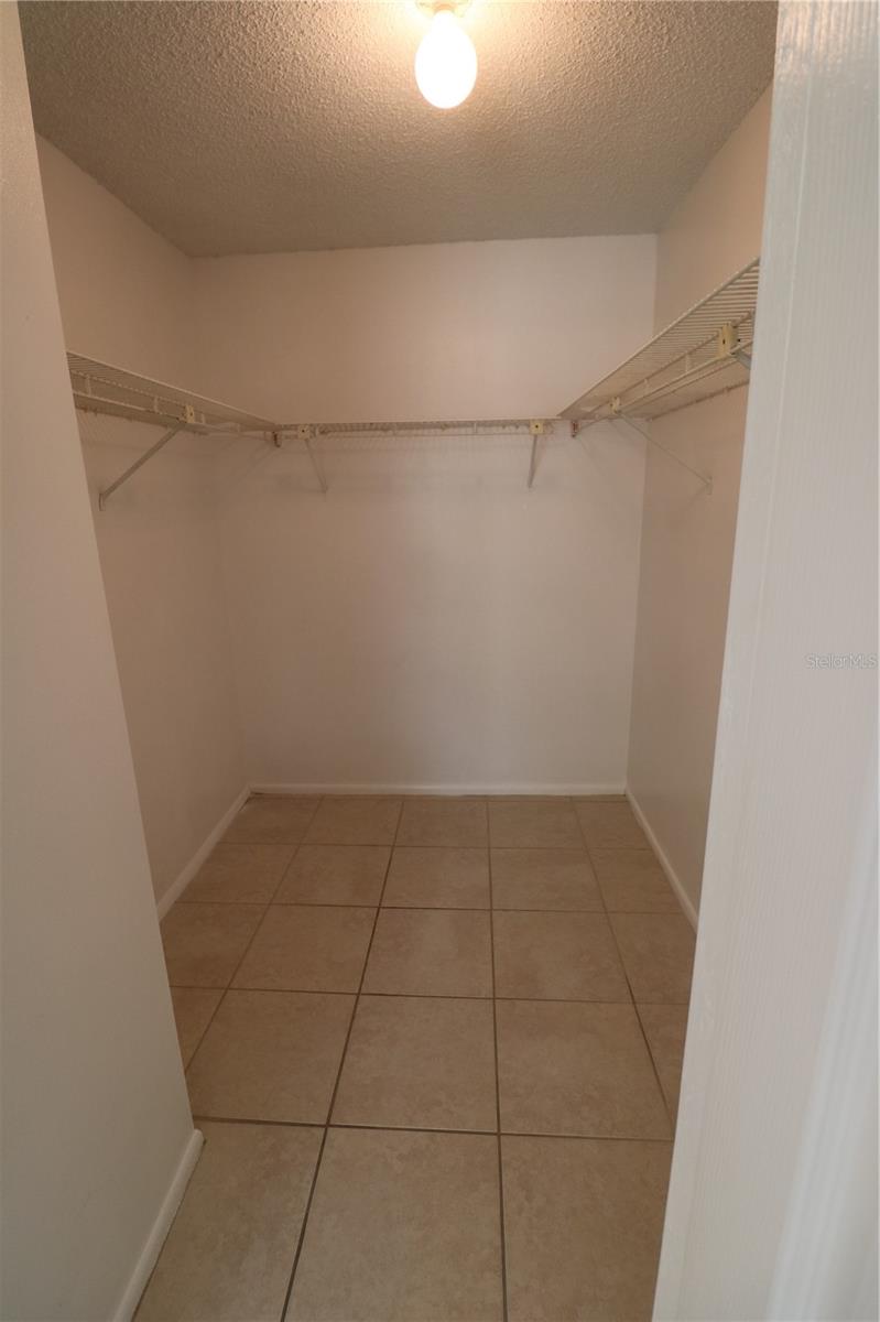 5017 OAKSHIRE DR — photo 23