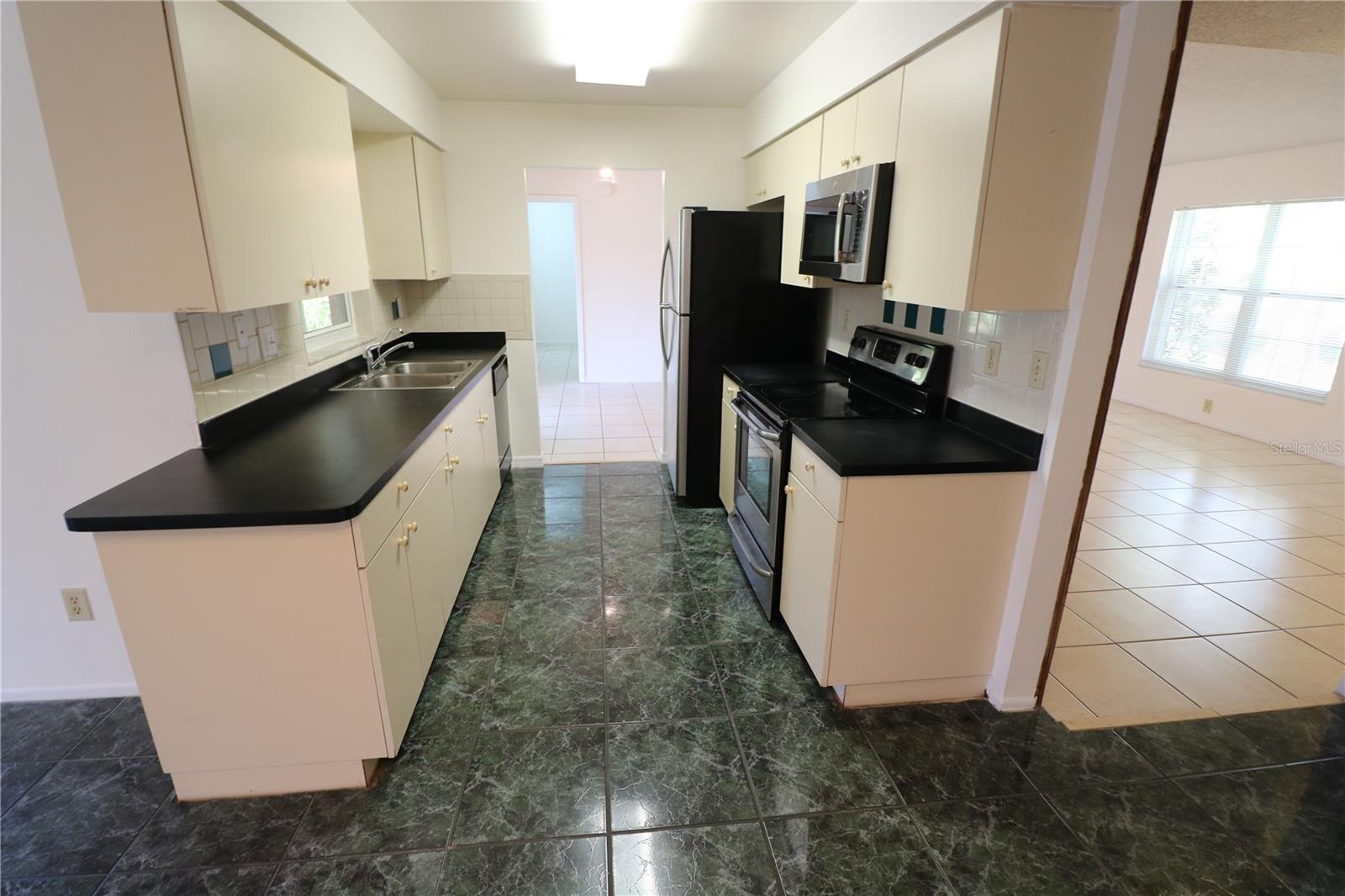 5017 OAKSHIRE DR — photo 14