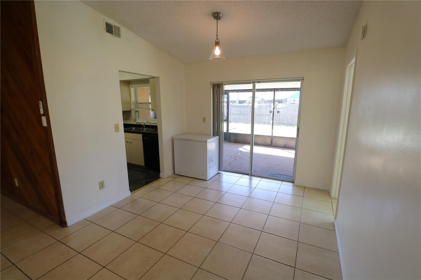 5017 OAKSHIRE DR — photo 10