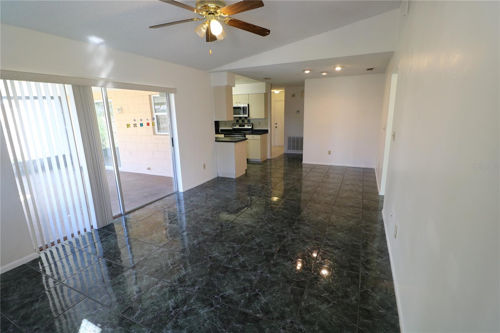 5017 OAKSHIRE DR — photo 17
