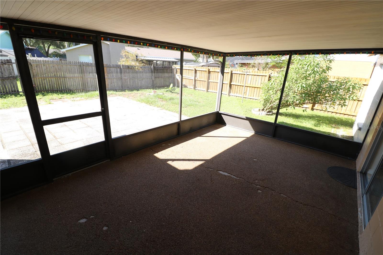 5017 OAKSHIRE DR — photo 38