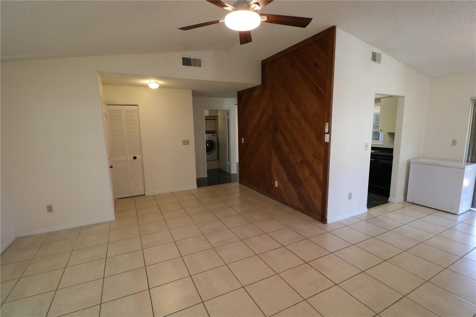 5017 OAKSHIRE DR — photo 8
