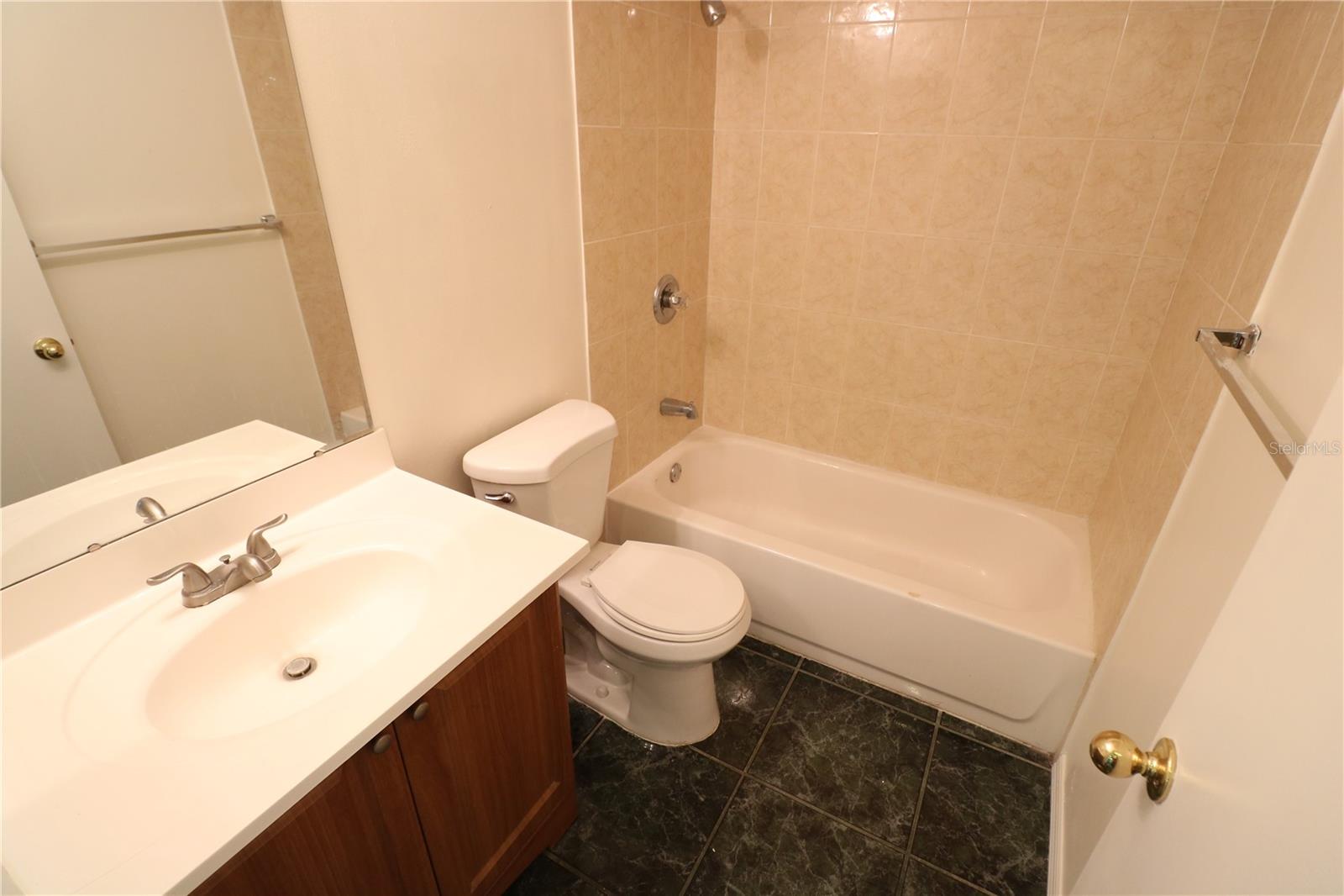 5017 OAKSHIRE DR — photo 29