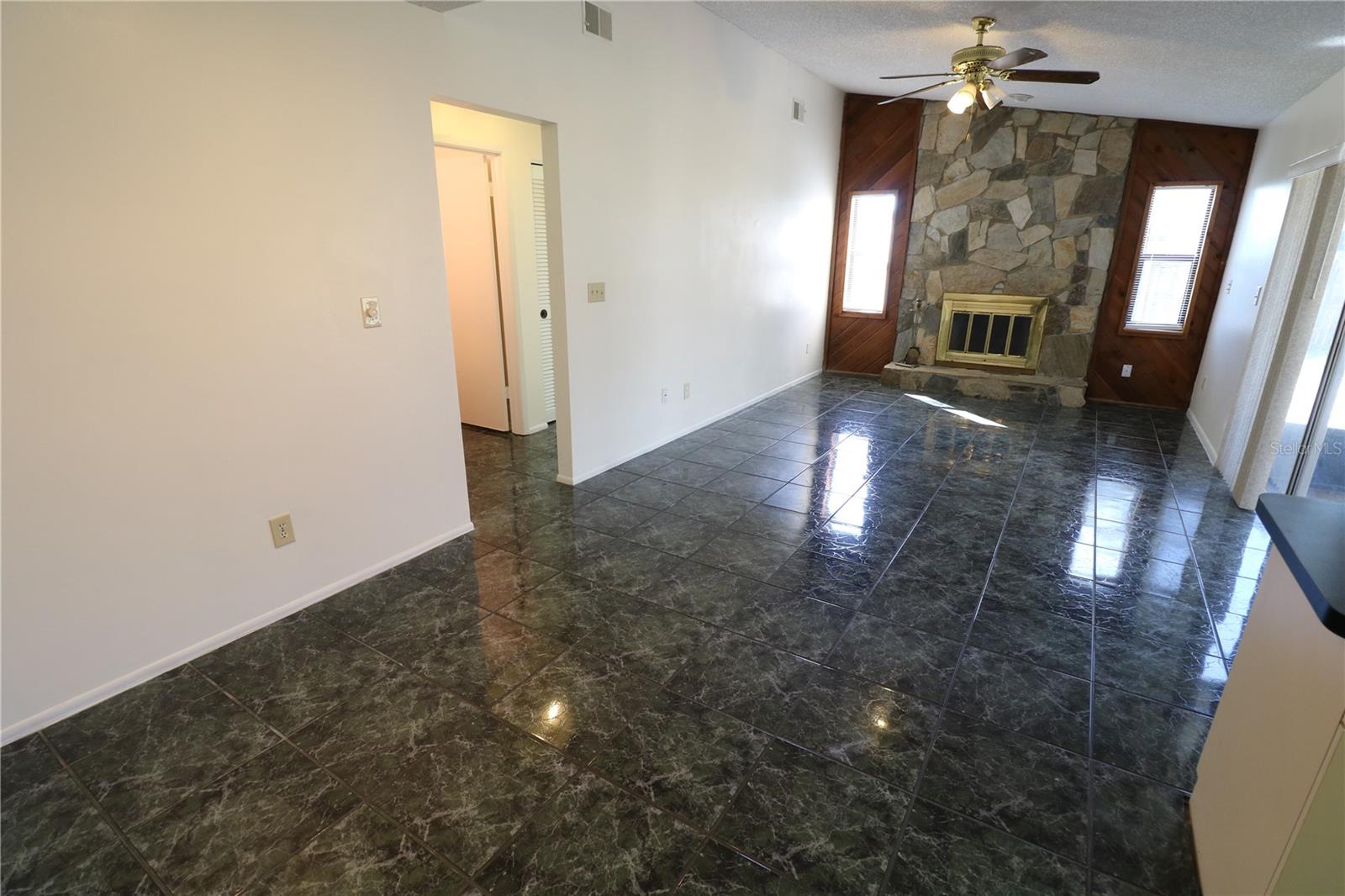 5017 OAKSHIRE DR — photo 25
