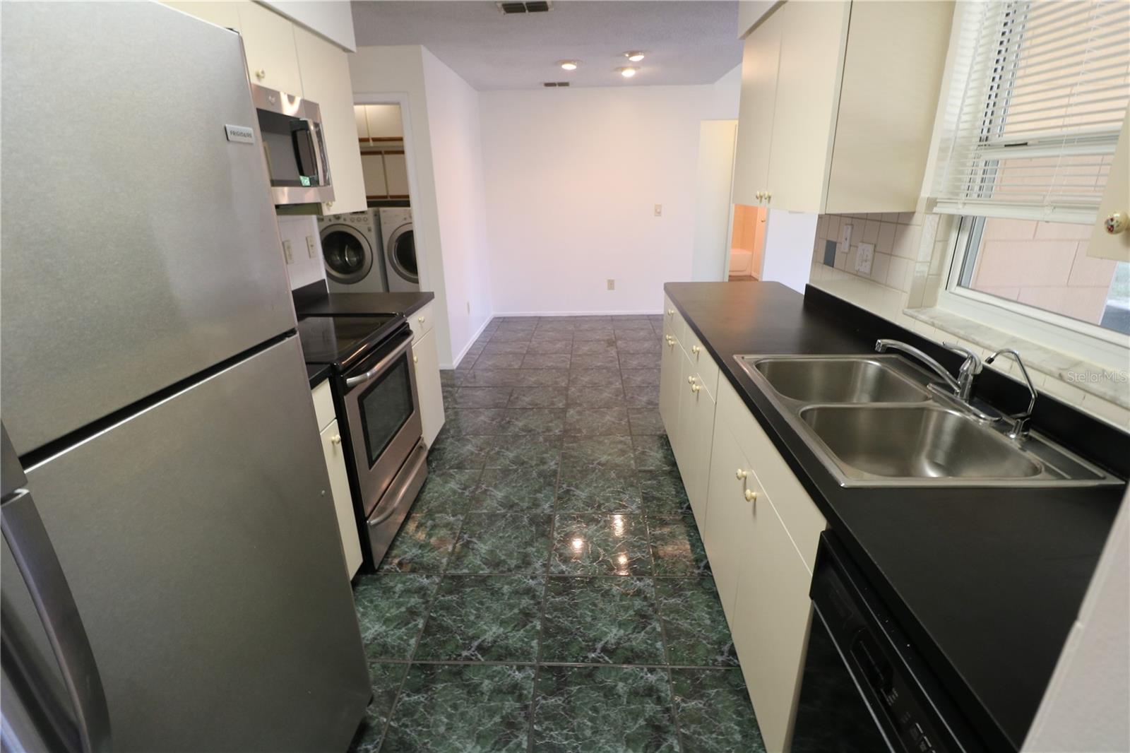 5017 OAKSHIRE DR — photo 11