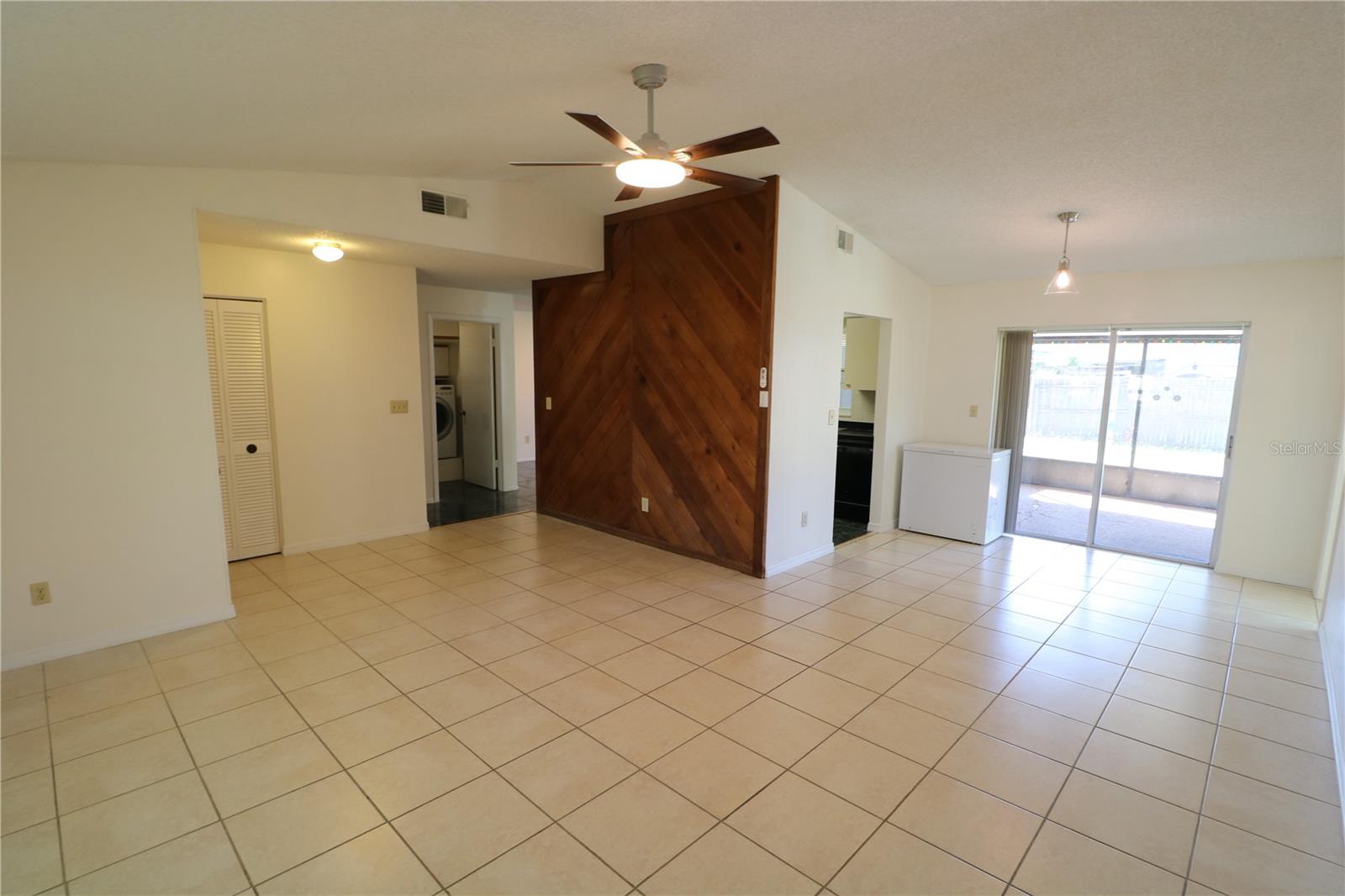 5017 OAKSHIRE DR — photo 9