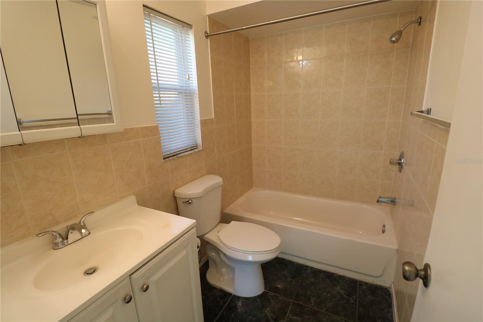 5017 OAKSHIRE DR — photo 24