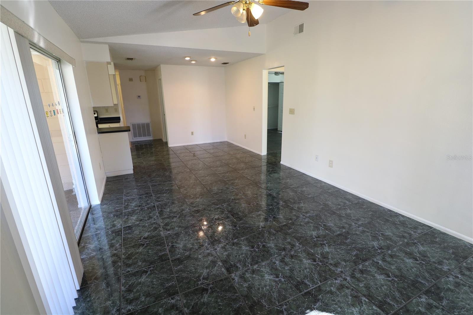 5017 OAKSHIRE DR — photo 18
