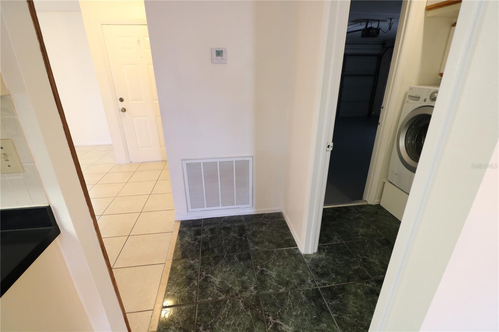 5017 OAKSHIRE DR — photo 33