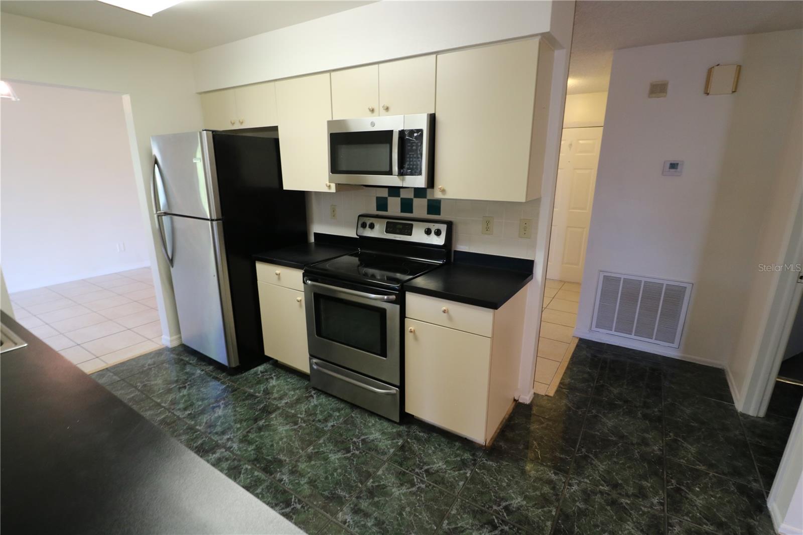 5017 OAKSHIRE DR — photo 13