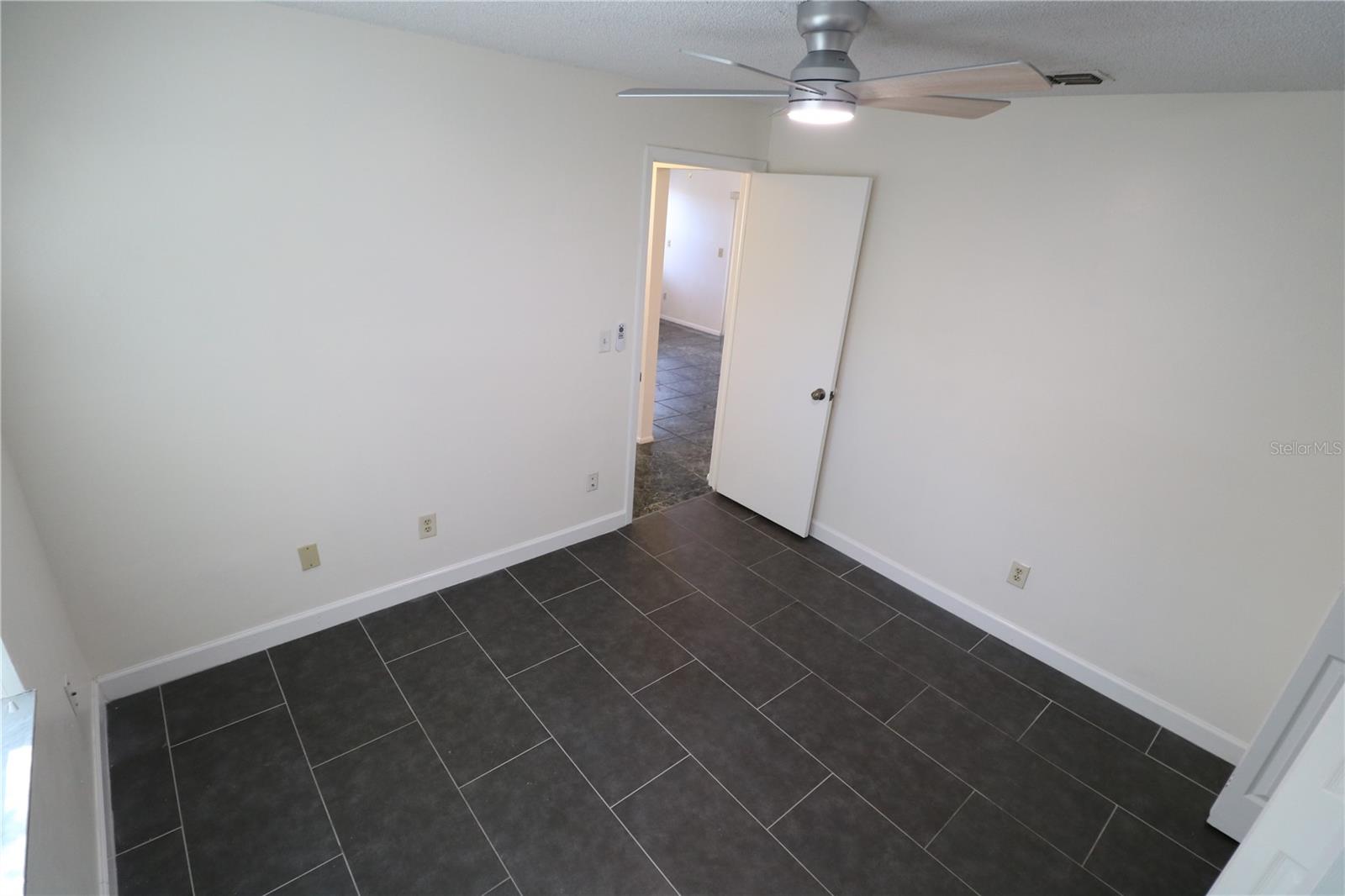 5017 OAKSHIRE DR — photo 28
