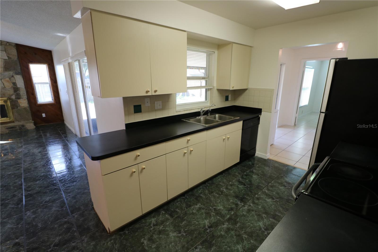 5017 OAKSHIRE DR — photo 12