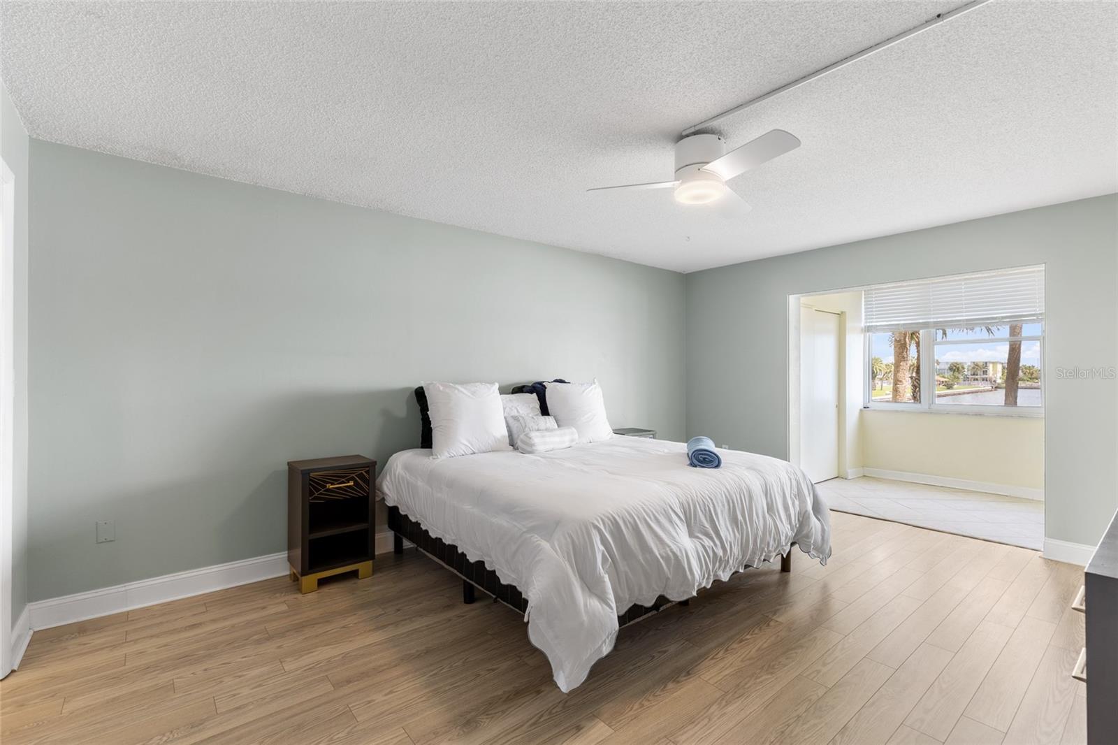 4775 COVE CIR #202 — photo 9
