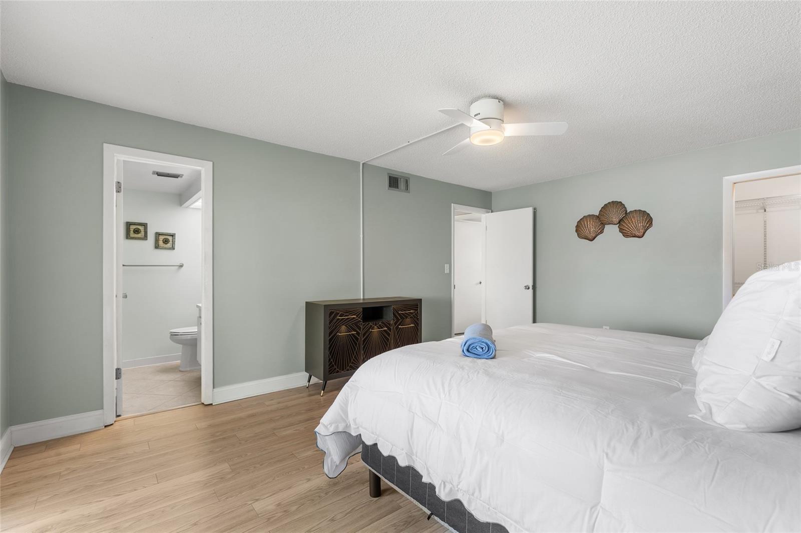 4775 COVE CIR #202 — photo 13