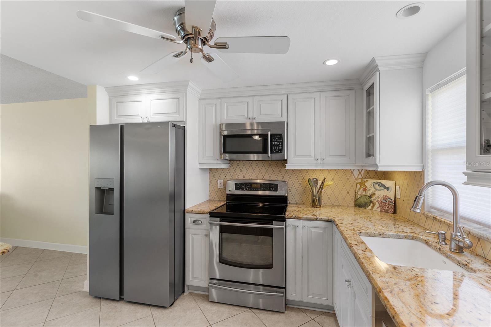 4775 COVE CIR #202 — photo 6