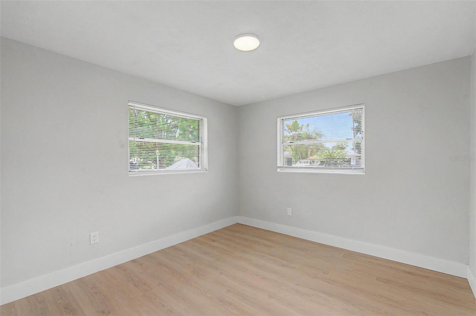 1073 KENWOOD DR — photo 18