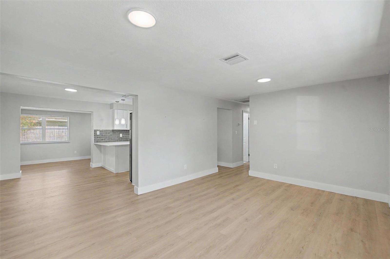 1073 KENWOOD DR — photo 9