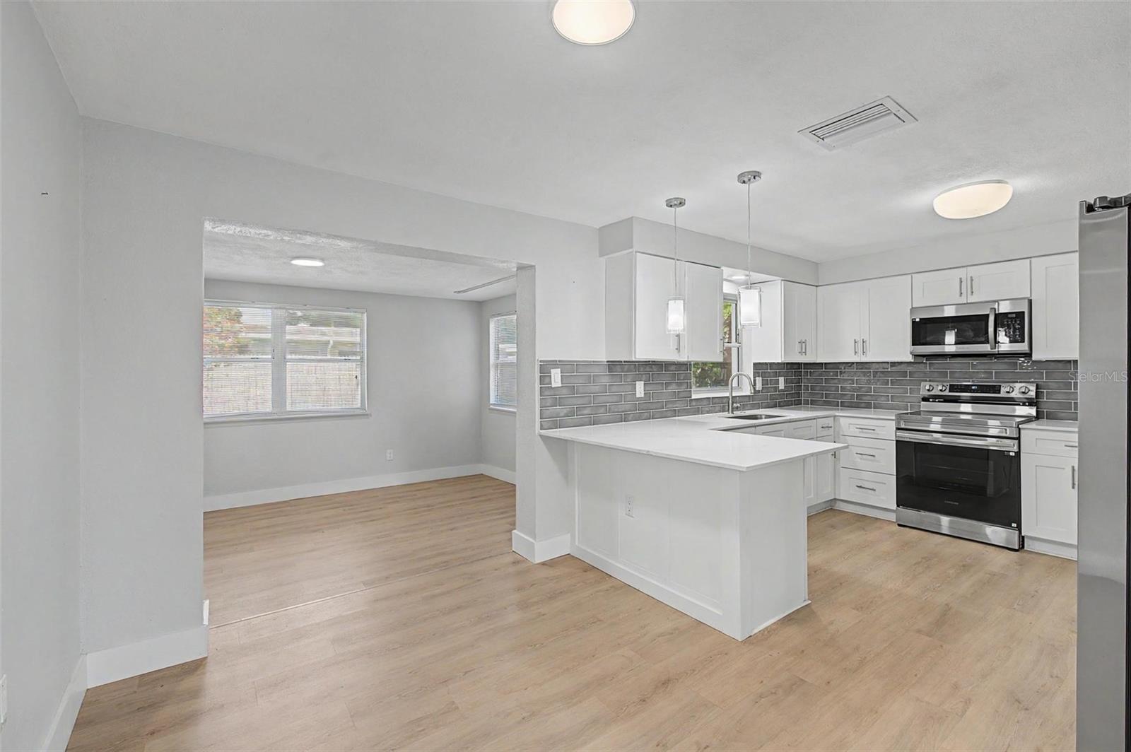 1073 KENWOOD DR — photo 10