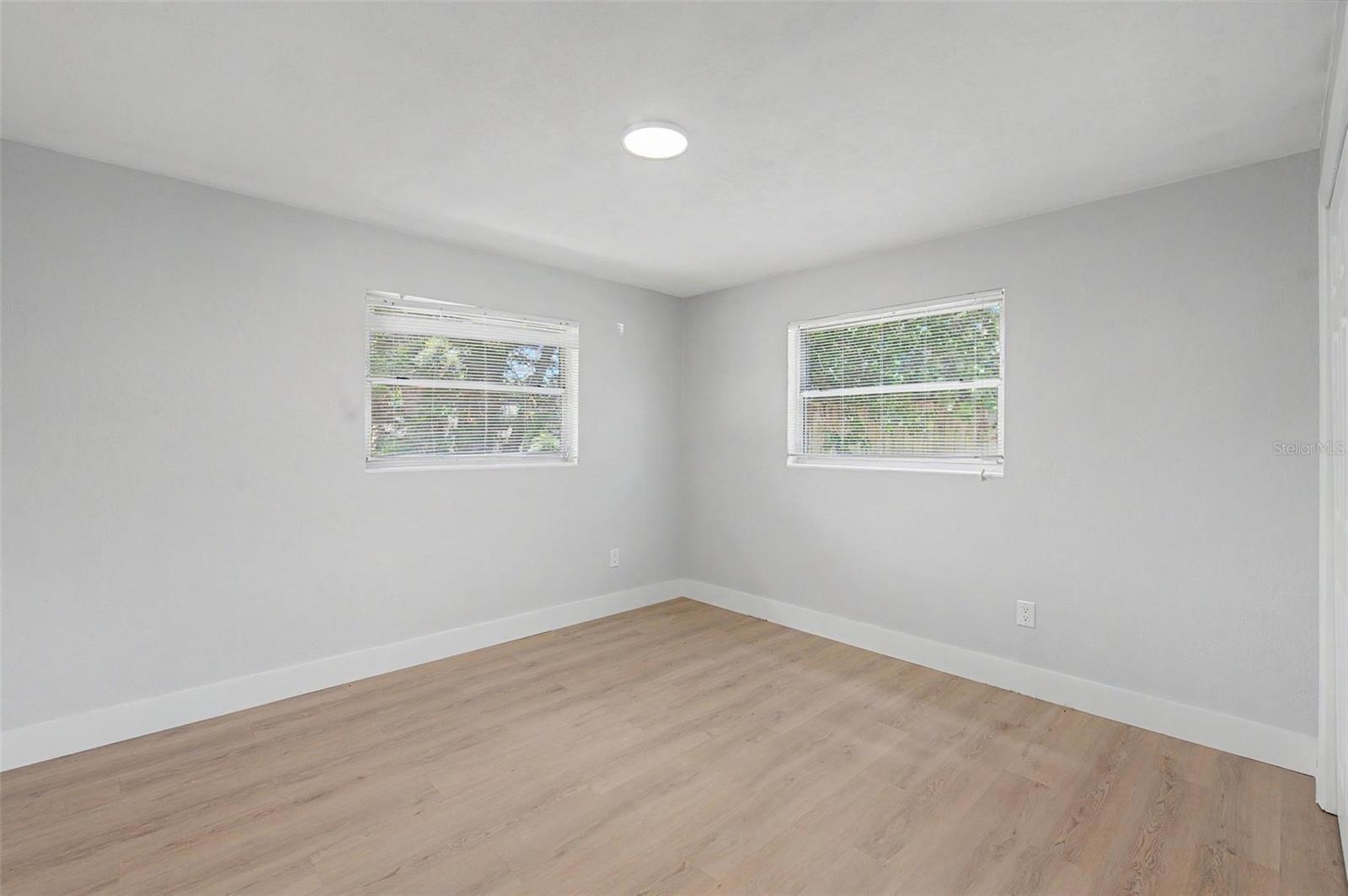 1073 KENWOOD DR — photo 15