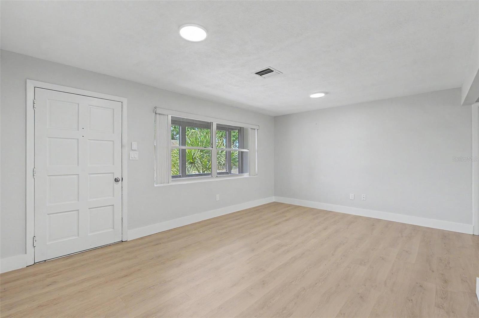 1073 KENWOOD DR — photo 6