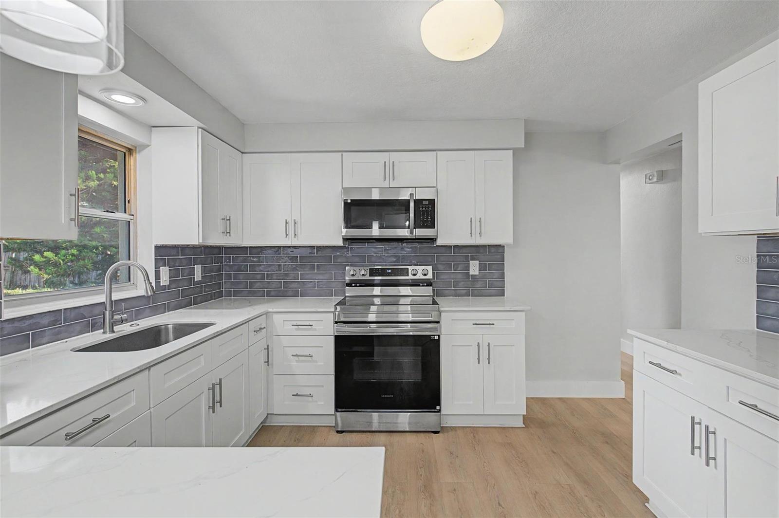 1073 KENWOOD DR — photo 13