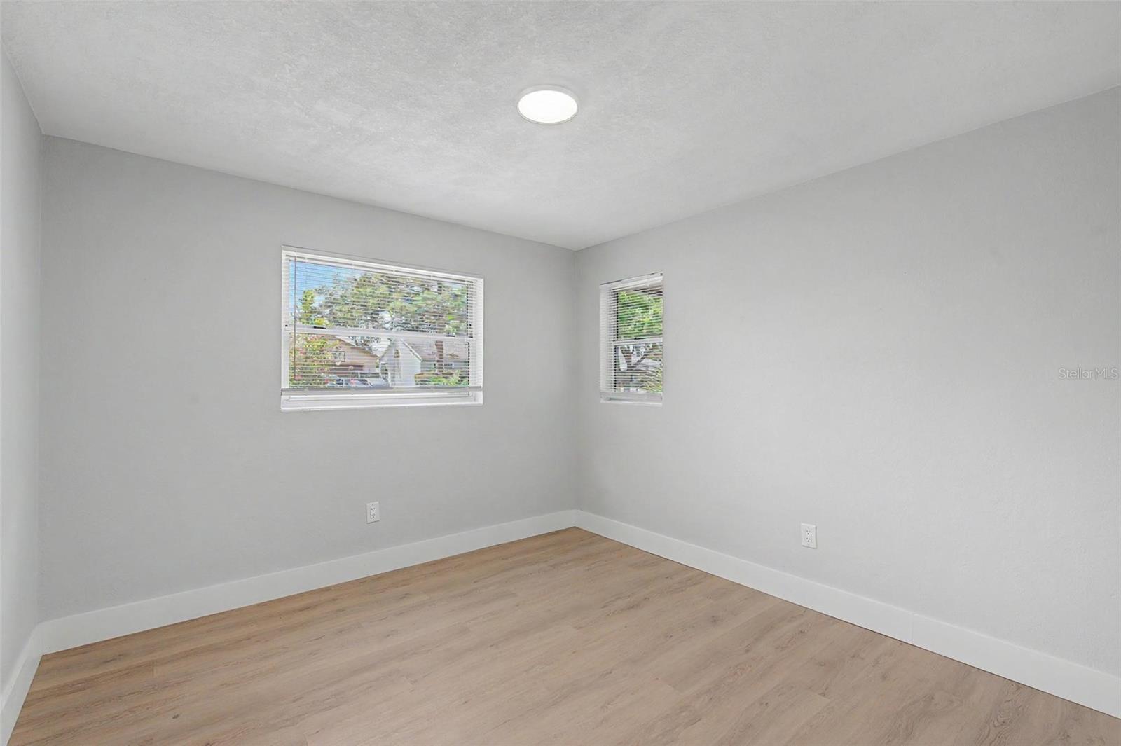 1073 KENWOOD DR — photo 17