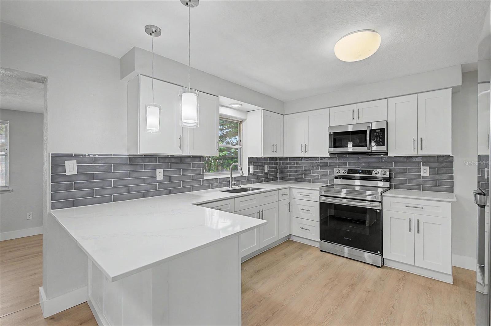 1073 KENWOOD DR — photo 14