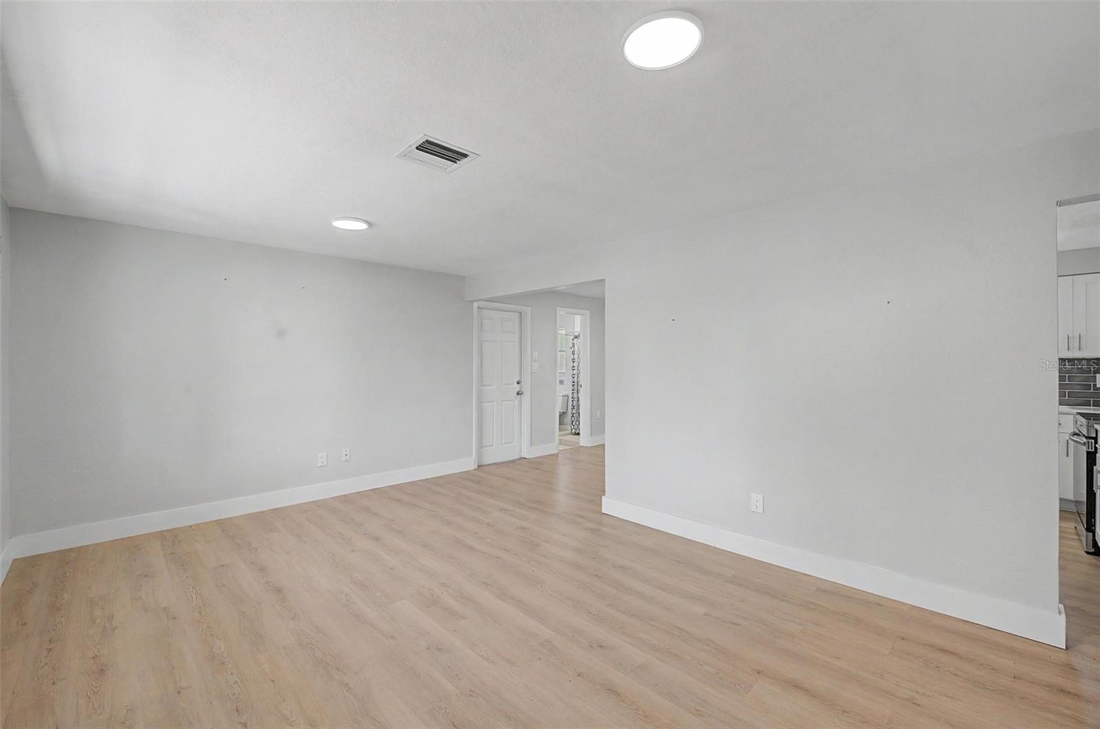 1073 KENWOOD DR — photo 8