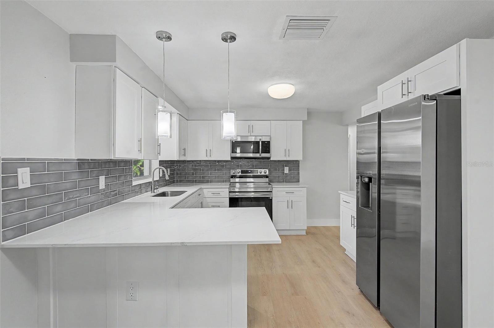1073 KENWOOD DR — photo 12