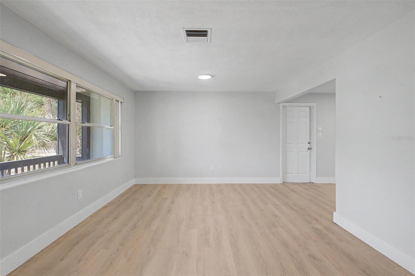 1073 KENWOOD DR — photo 7