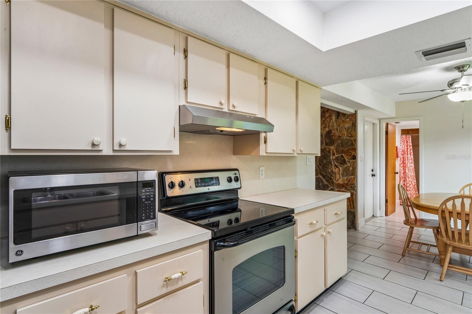 1131 LANCER LN — photo 62