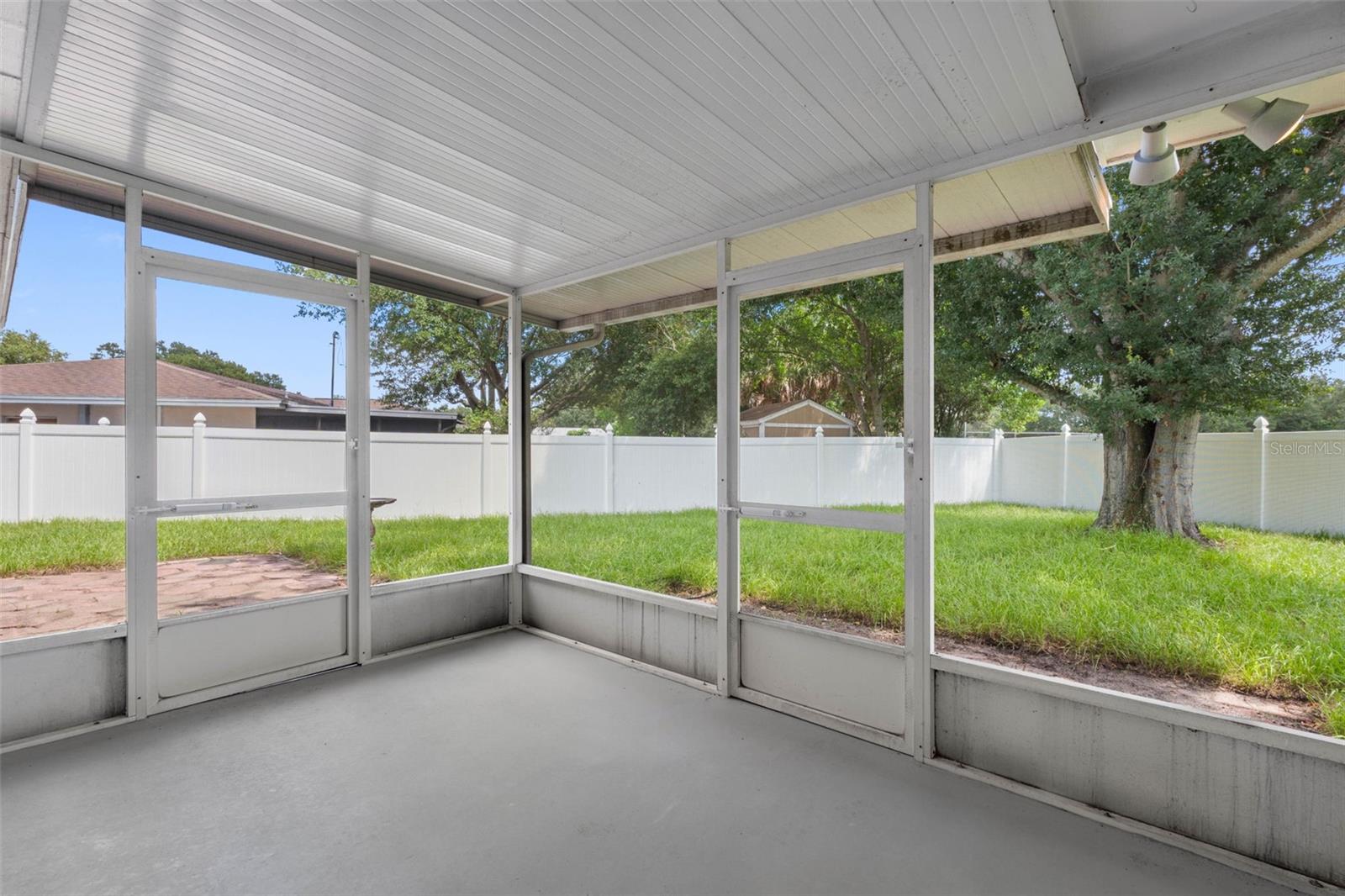 1601 HARDWOOD DR — photo 33