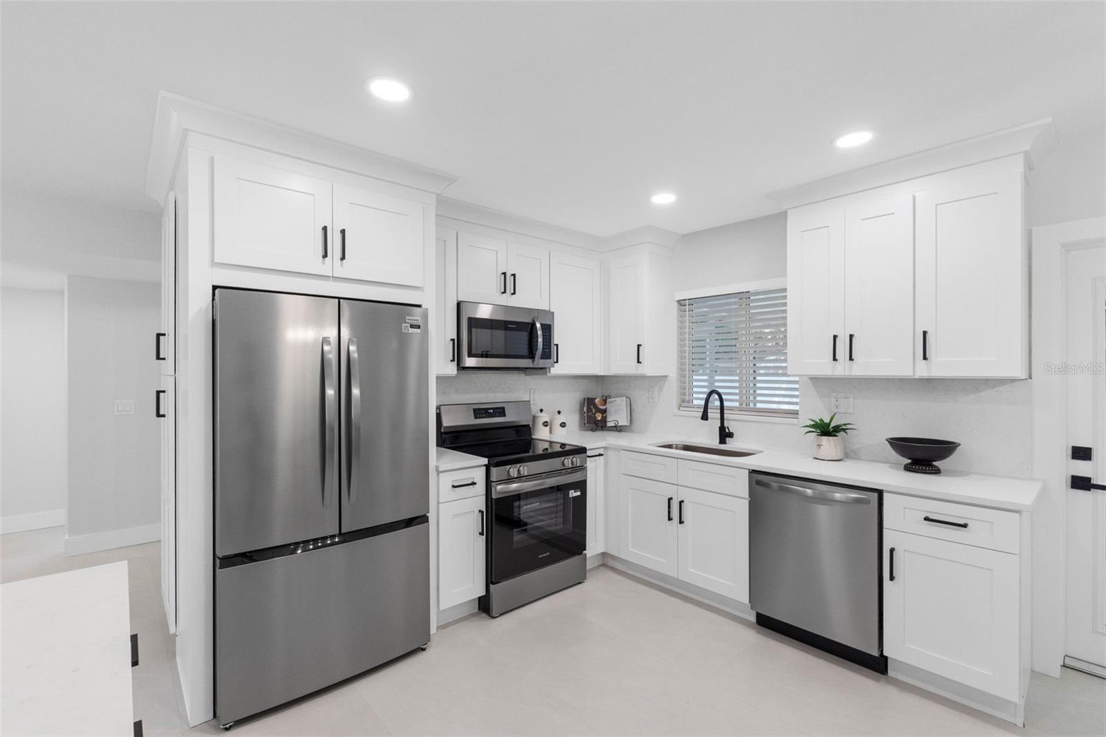 1601 HARDWOOD DR — photo 11